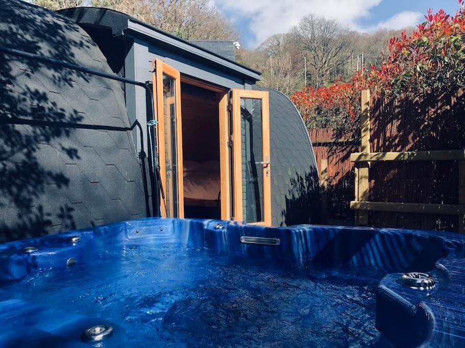 River Side Cabin With Hot Tub Snowdonia Barmouth
