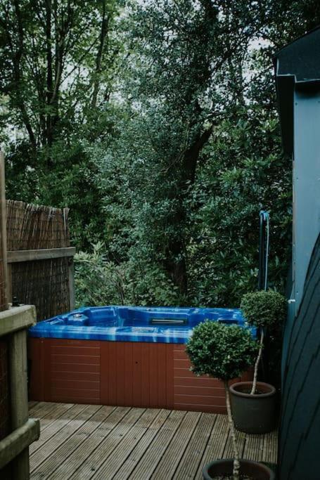 River Side Cabin With Hot Tub Snowdonia Barmouth